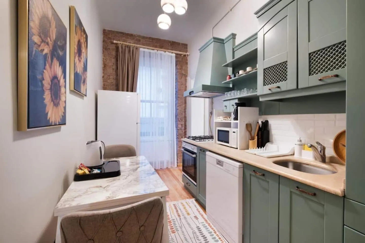 Spacious Rustic 2 Bedroom Few Steps From Galata Tower Istanbul