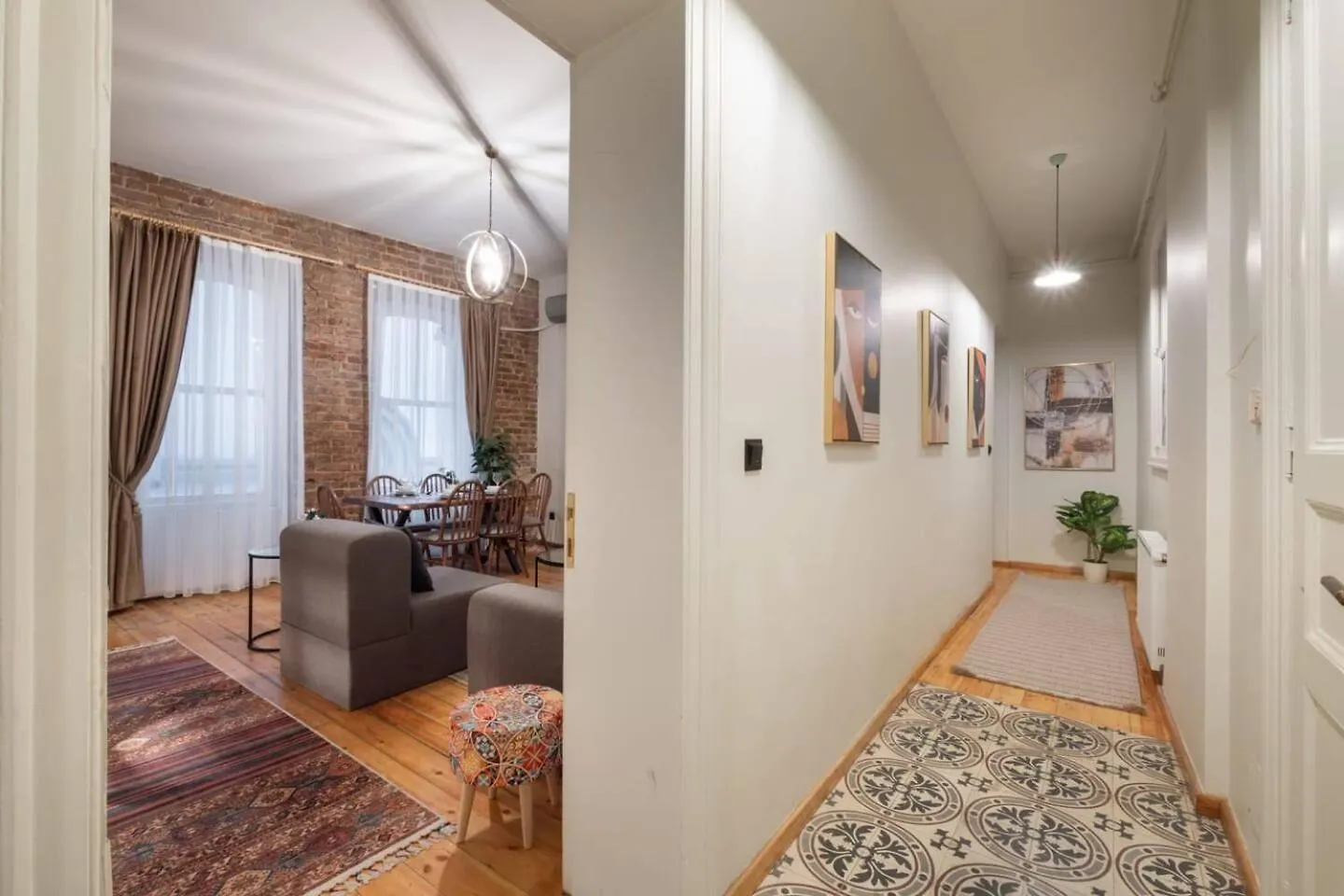 Spacious Rustic 2 Bedroom Few Steps From Galata Tower Istanbul Apartment