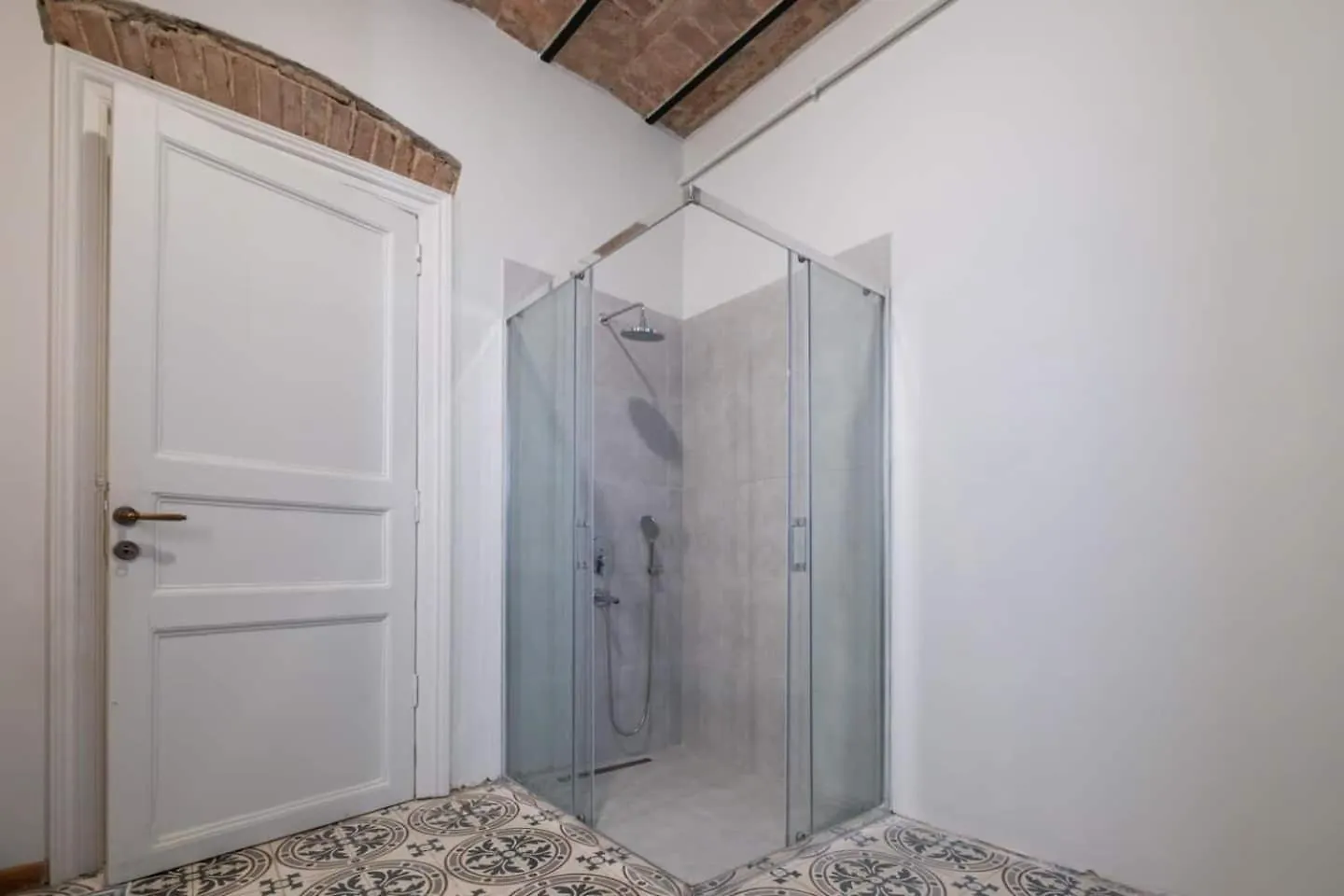 Spacious Rustic 2 Bedroom Few Steps From Galata Tower Istambul 0*,  Turquie