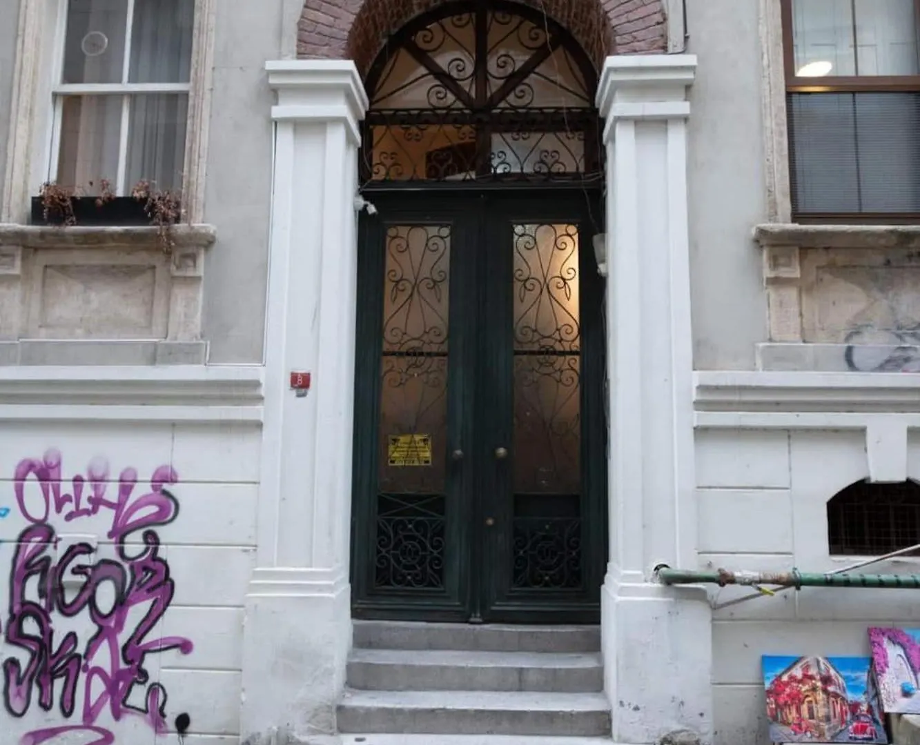 Spacious Rustic 2 Bedroom Few Steps From Galata Tower Istambul 0*,  Turquie
