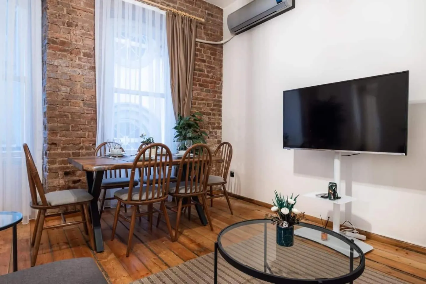 Spacious Rustic 2 Bedroom Few Steps From Galata Tower Istambul 0*,  Turquie