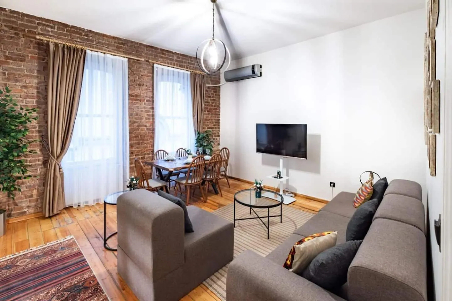 Spacious Rustic 2 Bedroom Few Steps From Galata Tower Istambul Appartement
